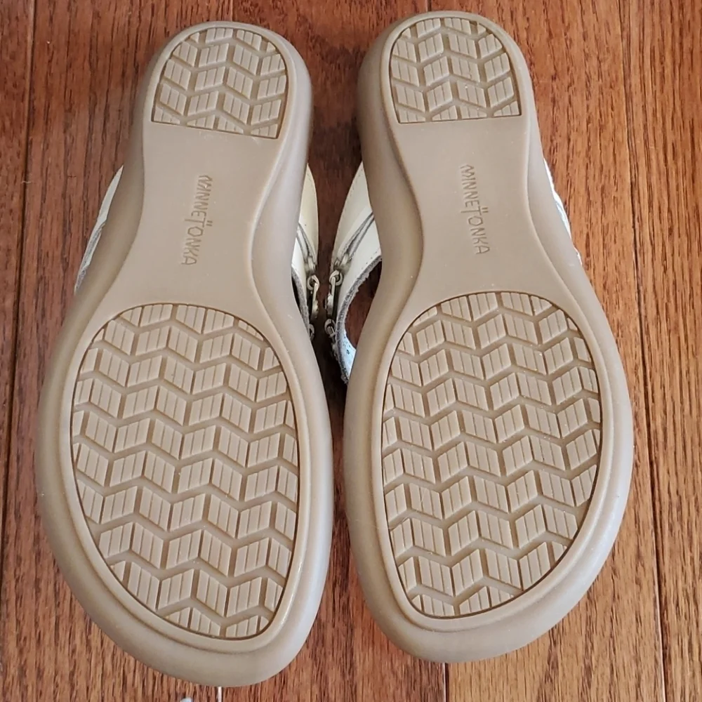 Minnetonka Sable Sandal - Picture 7 of 8